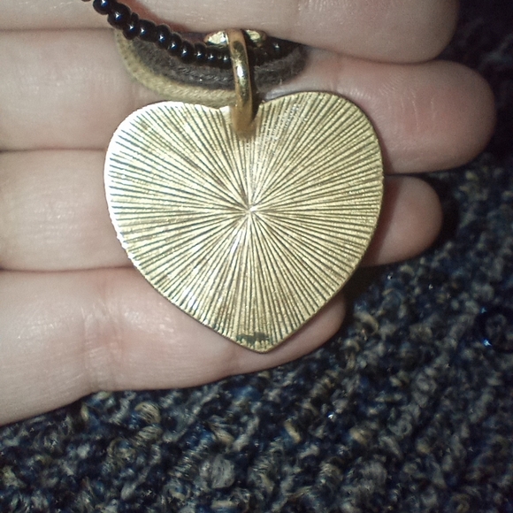 Pretty Heart Necklace + 2 pairs of tiny huggie hoop earrings - Picture 4 of 16